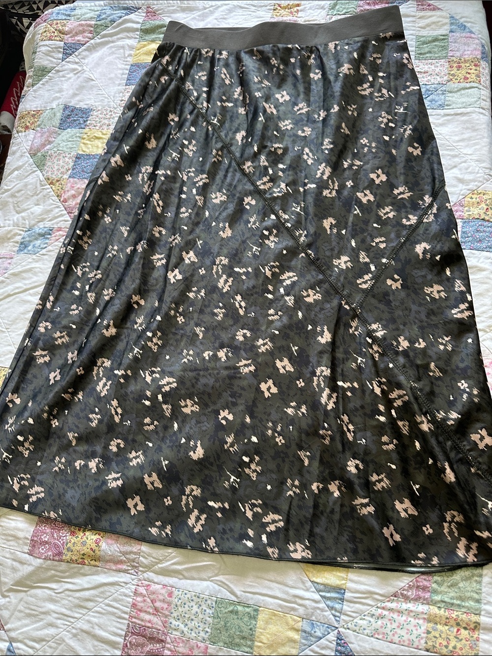 L—Women’s Black Floral A-Line Skirt